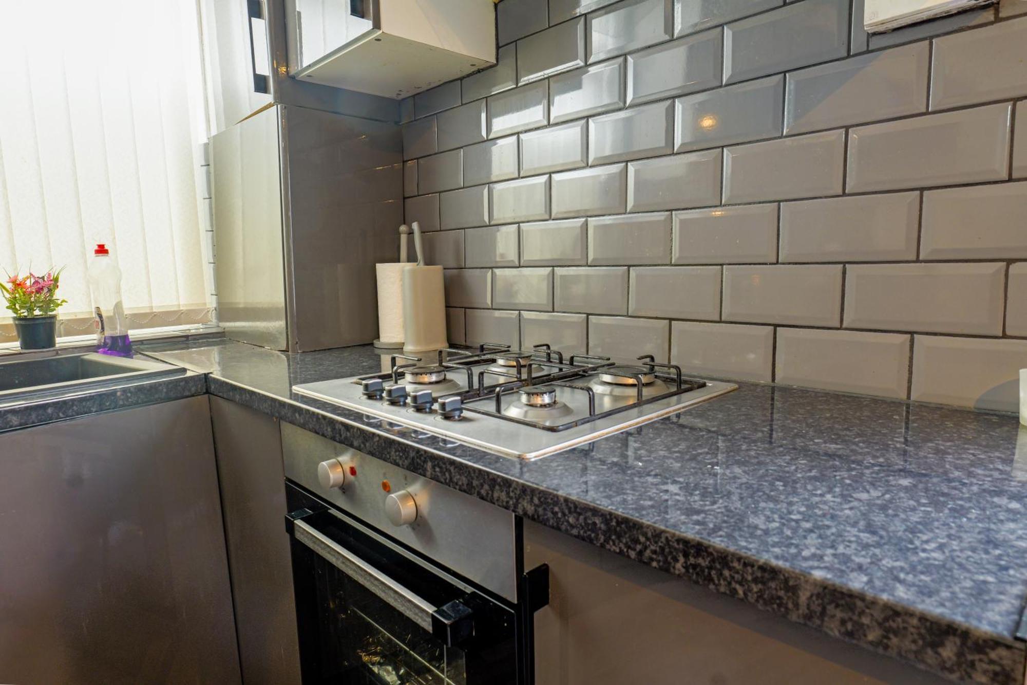 Rochdale 3 Bedroom House 2 Bath With Free Parking Sleeps 7 المظهر الخارجي الصورة