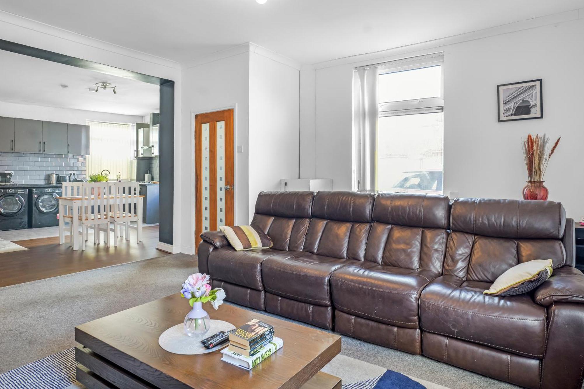 Rochdale 3 Bedroom House 2 Bath With Free Parking Sleeps 7 المظهر الخارجي الصورة