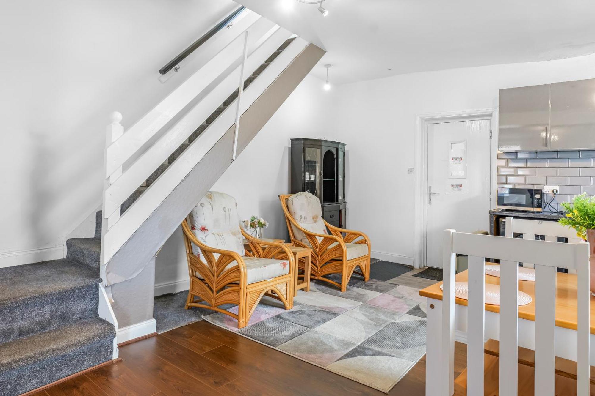 Rochdale 3 Bedroom House 2 Bath With Free Parking Sleeps 7 المظهر الخارجي الصورة