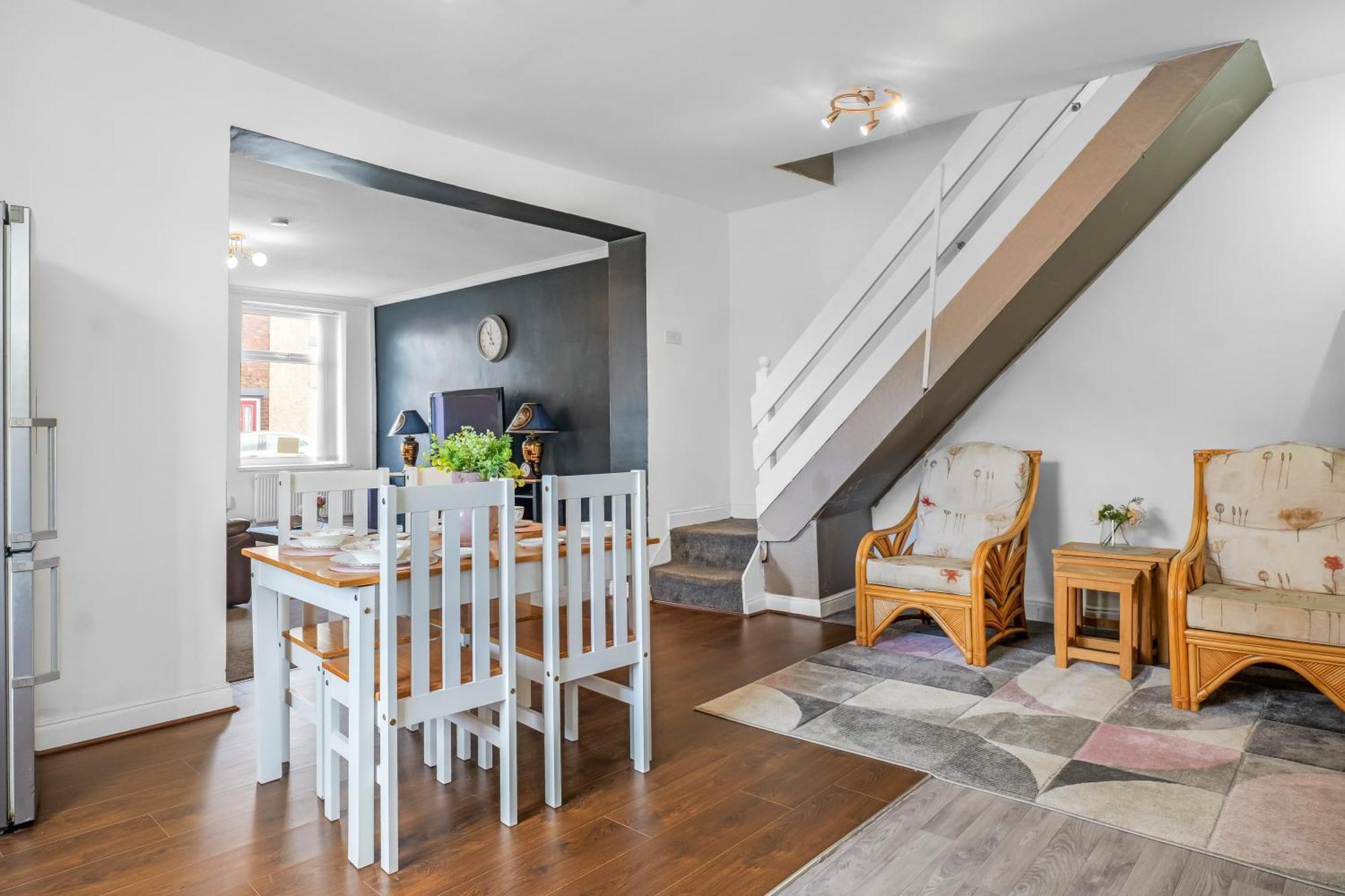 Rochdale 3 Bedroom House 2 Bath With Free Parking Sleeps 7 المظهر الخارجي الصورة
