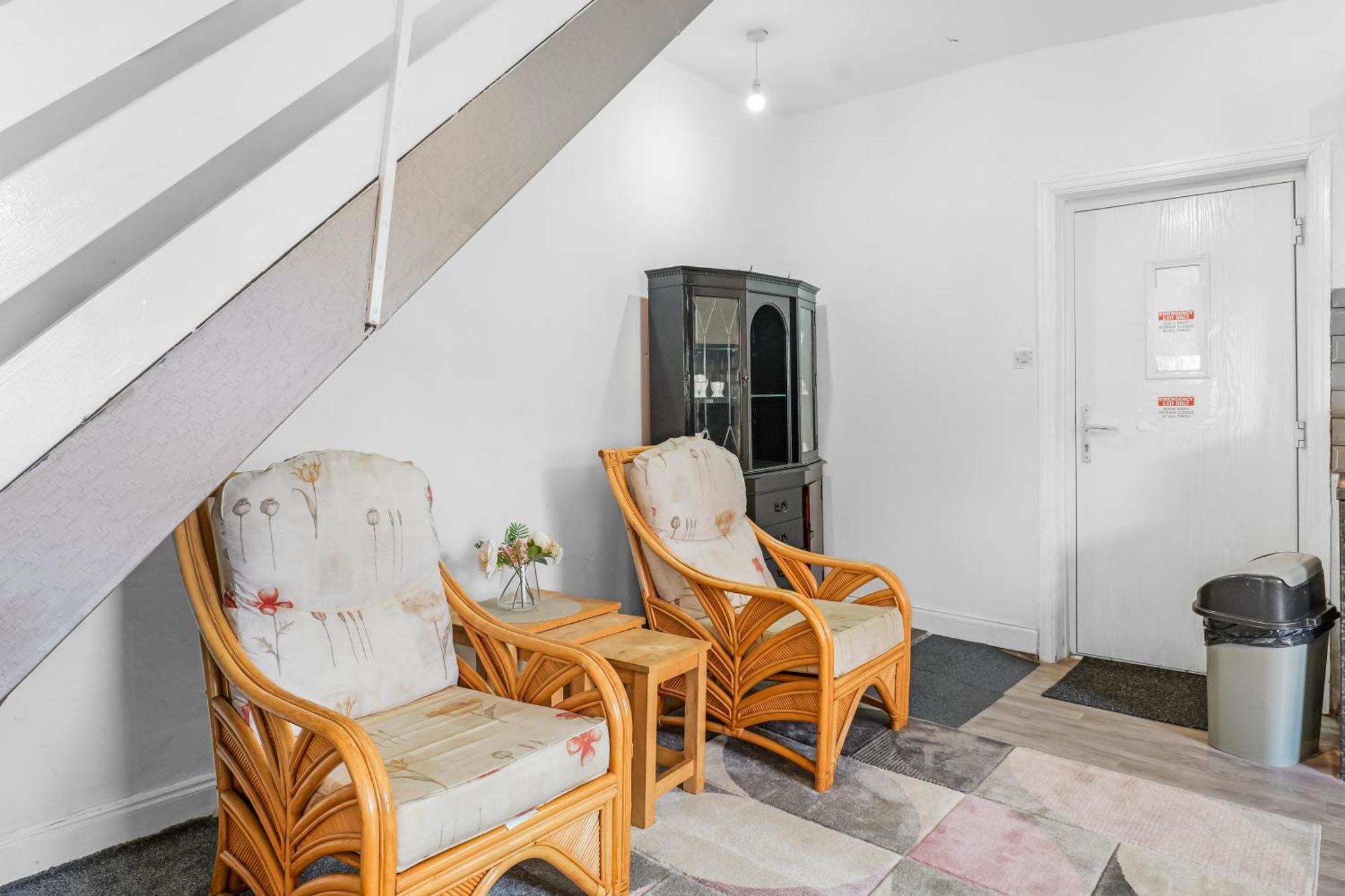 Rochdale 3 Bedroom House 2 Bath With Free Parking Sleeps 7 المظهر الخارجي الصورة