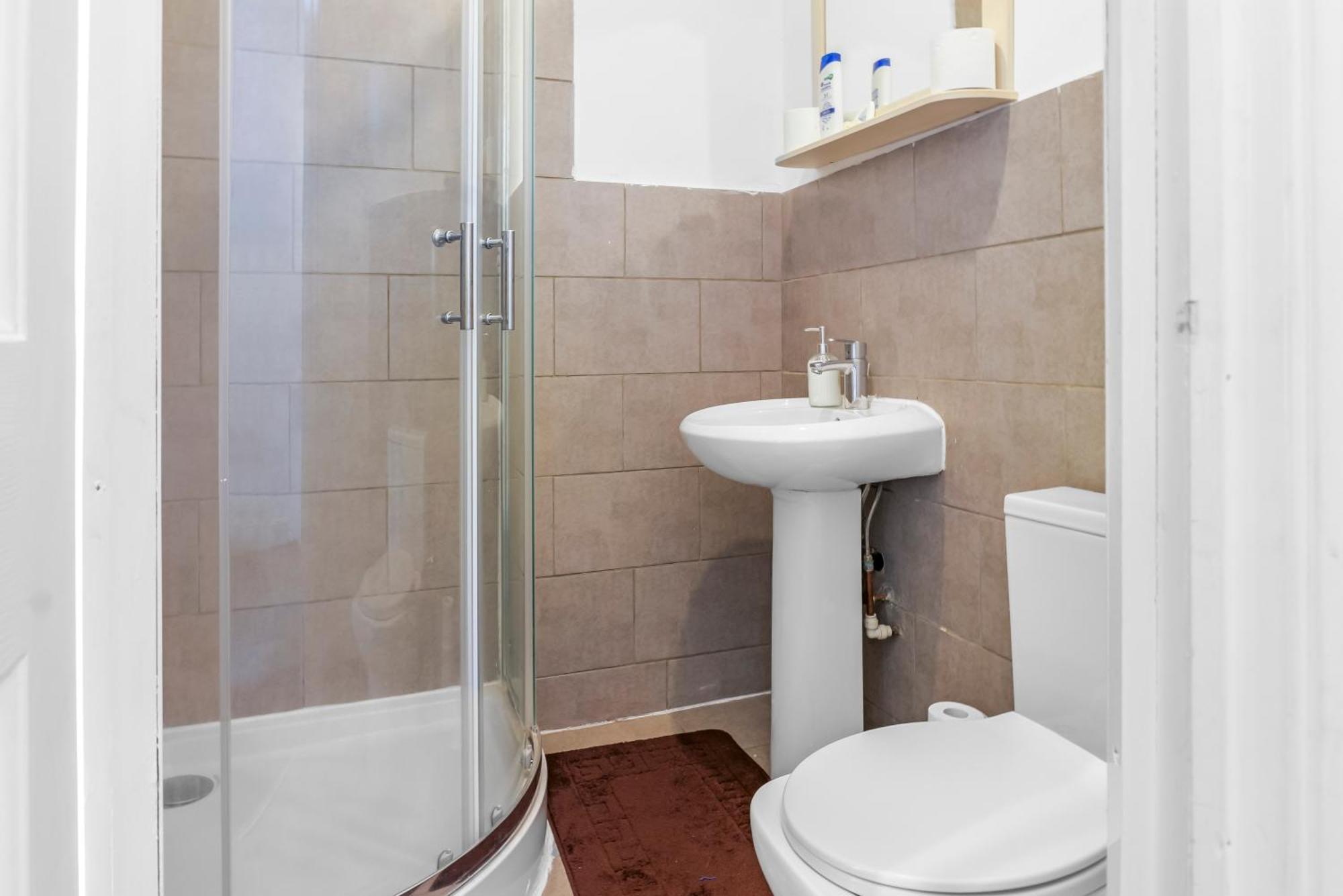 Rochdale 3 Bedroom House 2 Bath With Free Parking Sleeps 7 المظهر الخارجي الصورة